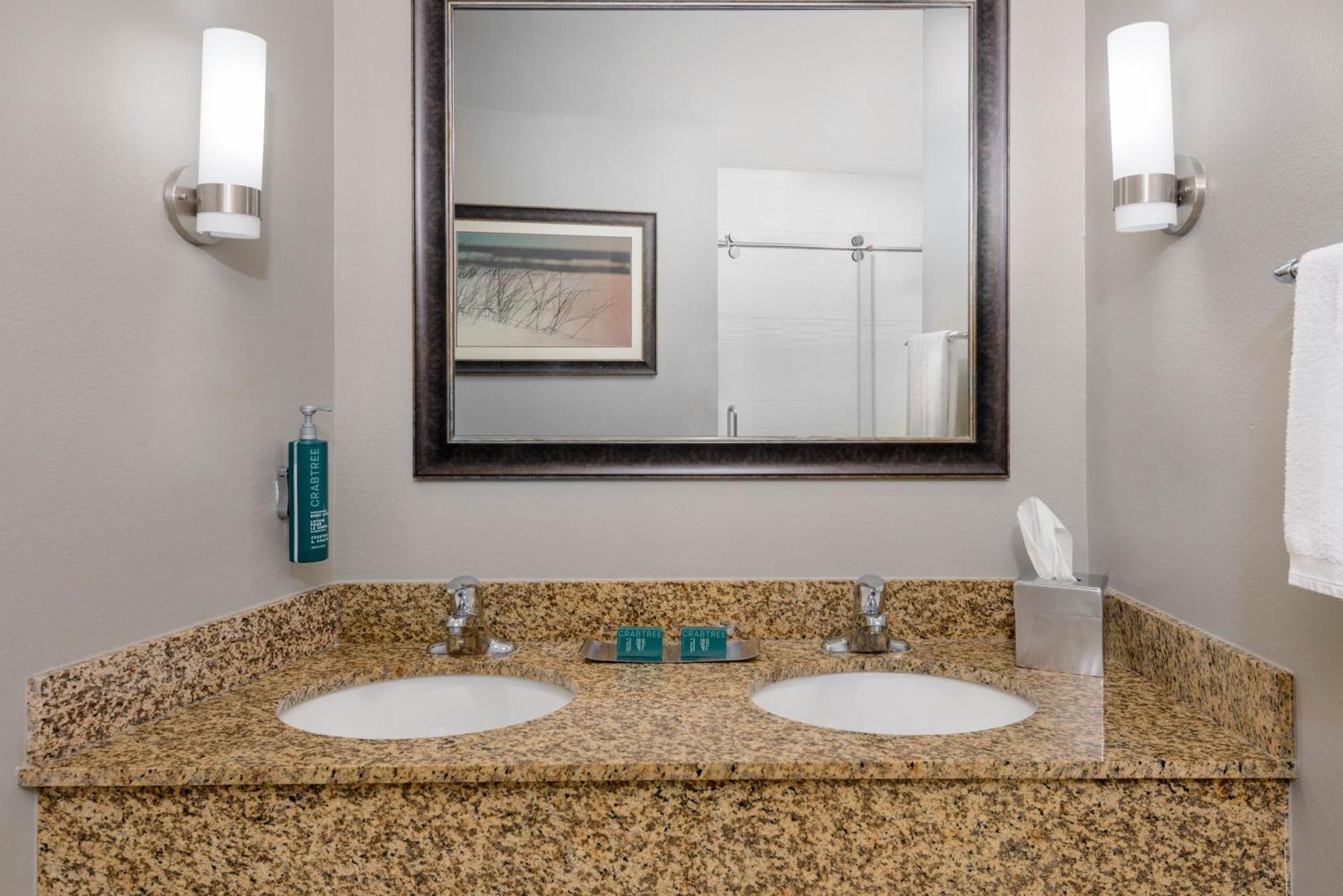 Doubletree By Hilton West Palm Airport Hotel