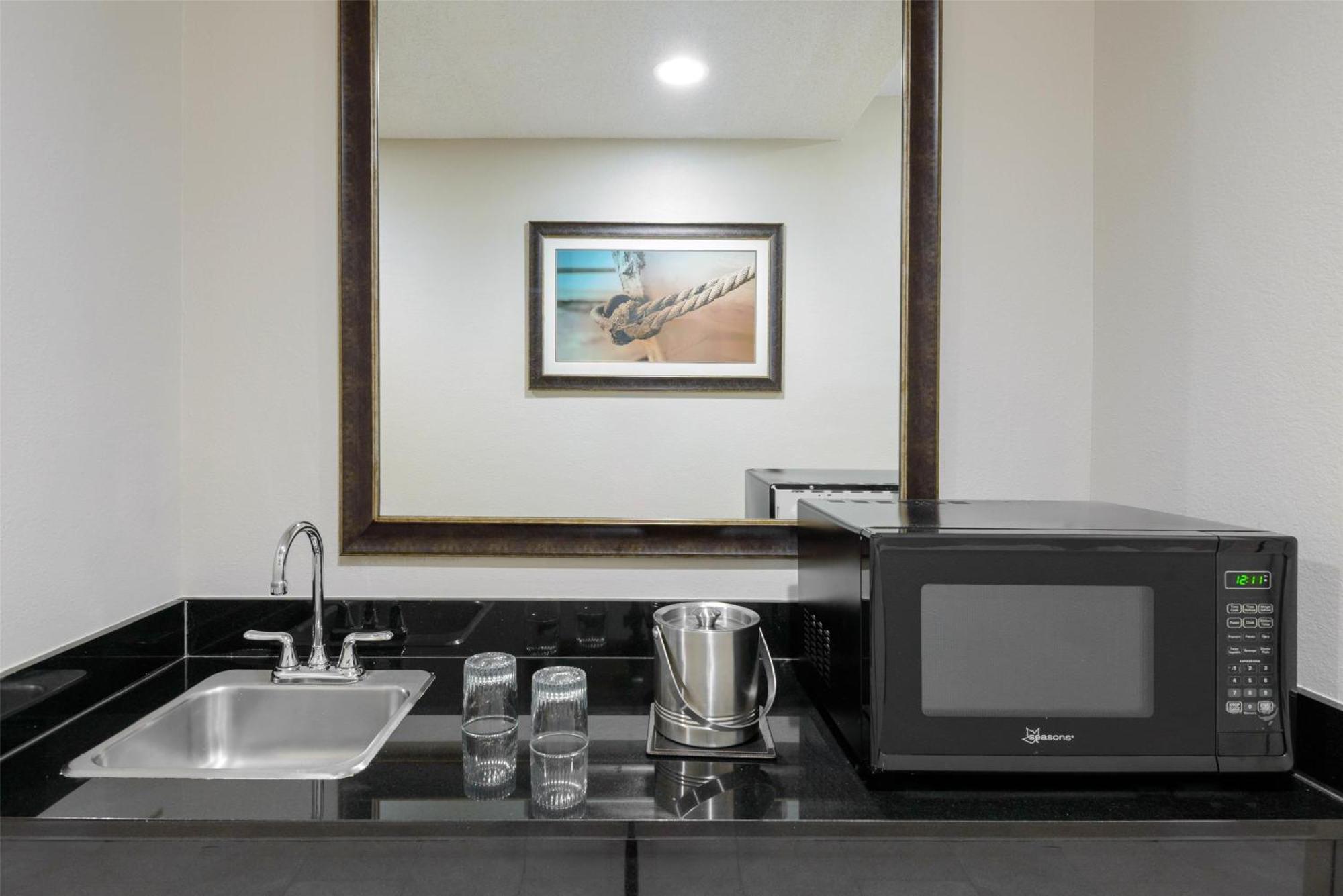 Doubletree By Hilton West Palm Airport Hotel 4*